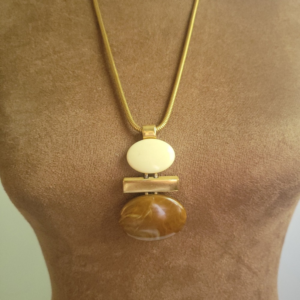 Avon Vintage Gold Tone Snake Chain Geometric Marbled Pendant Necklace 28in Retro